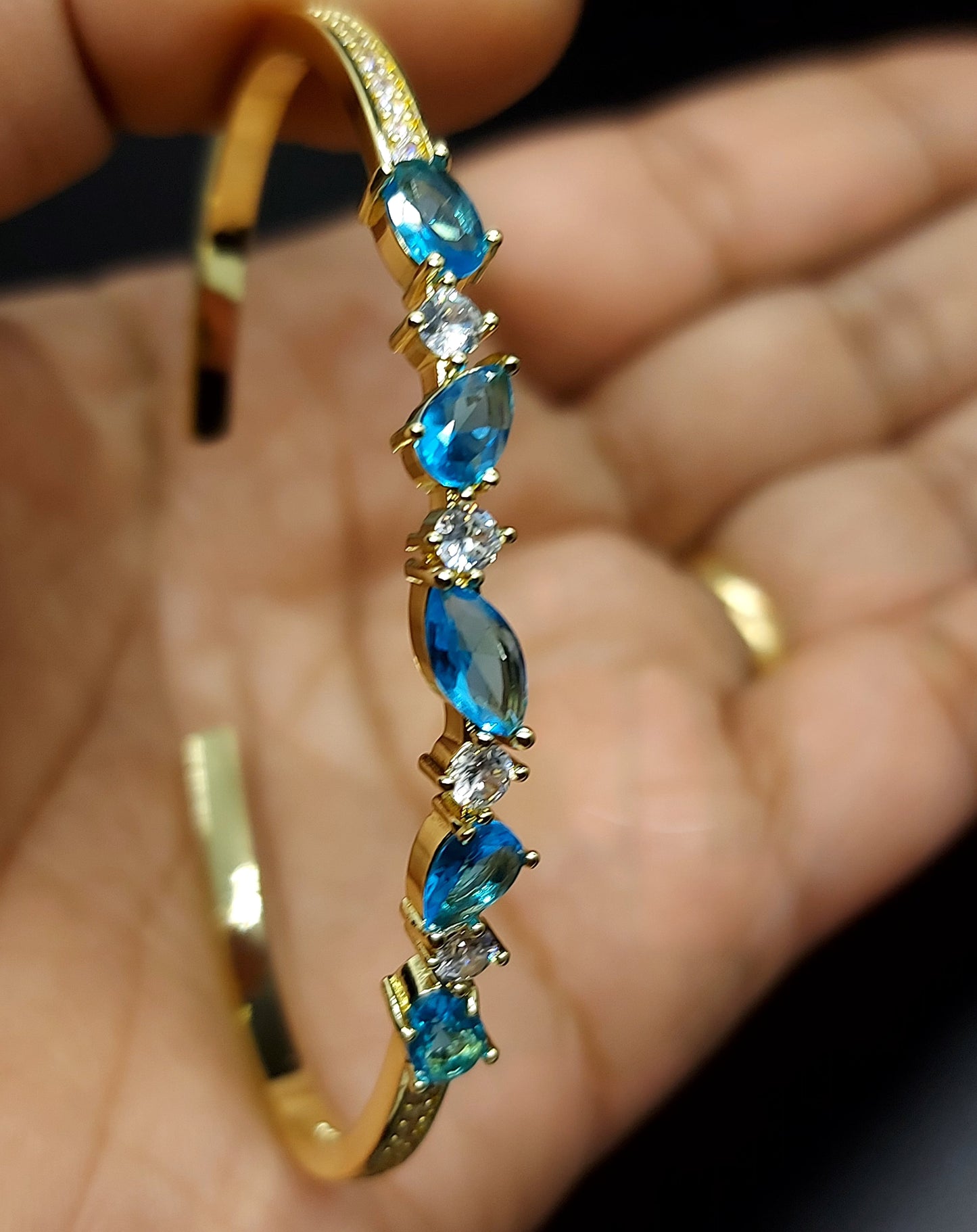 18k Gold Plated Adjustable Bangle Bracelet.