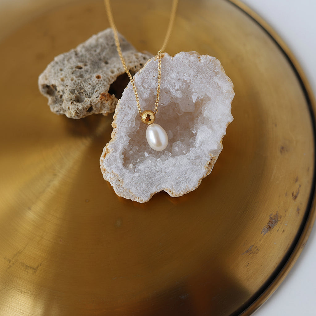 Solitaire Pearl Necklace