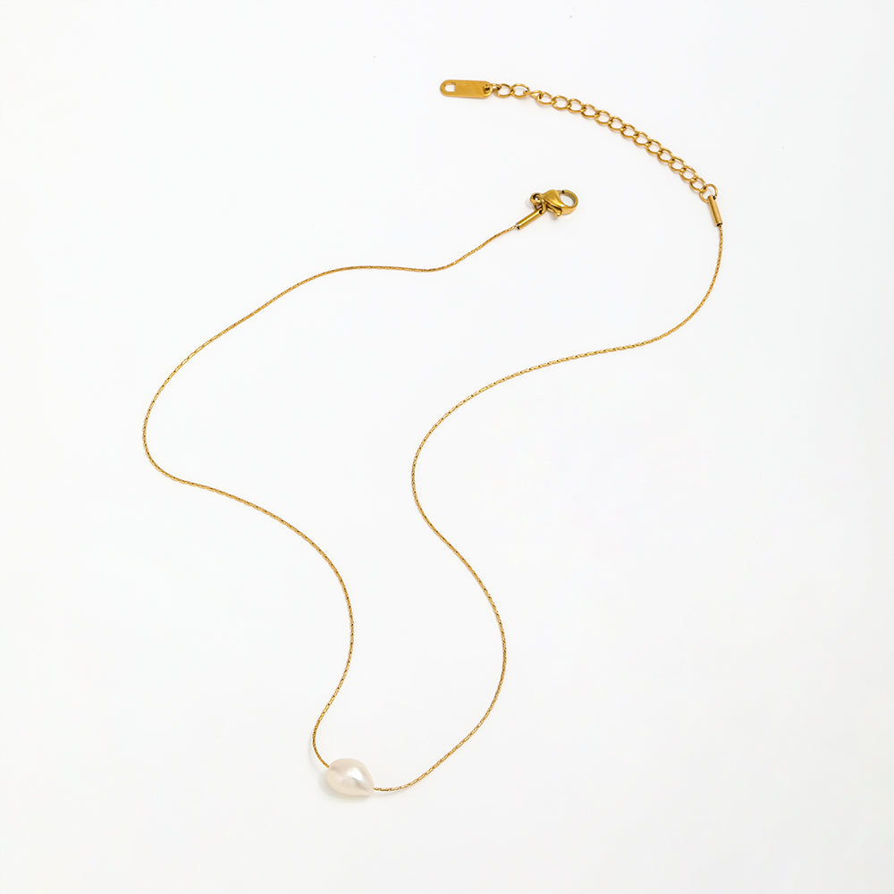 Croía Pearl Drop Necklace