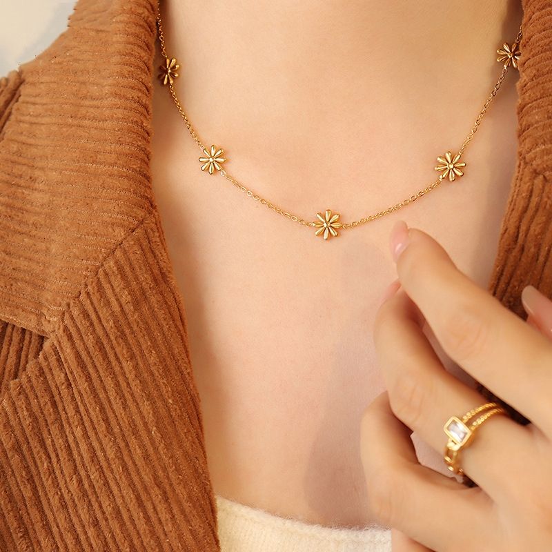 18K Gold Plated Daisy Sunflower Pendant