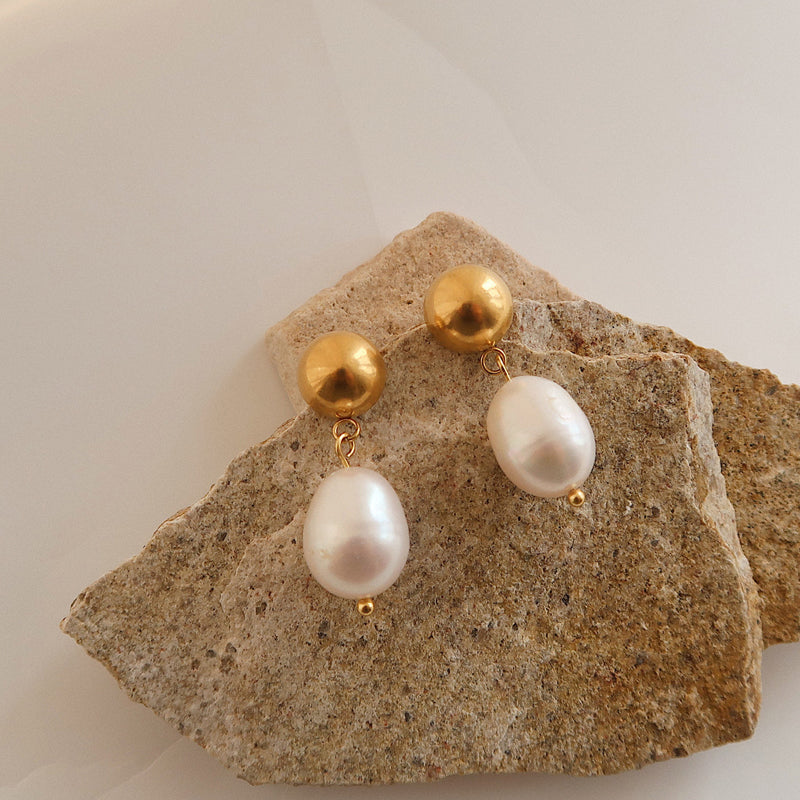 Trendy Vintage Natural Freshwater Pearl Earrings.