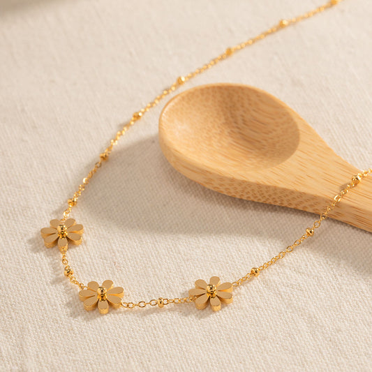 Triple Daisy Charm Necklace