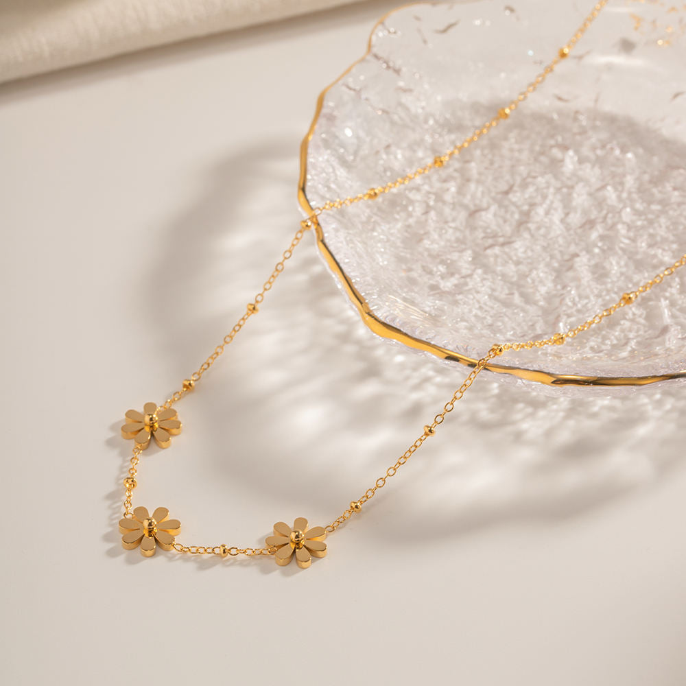 Triple Daisy Charm Necklace